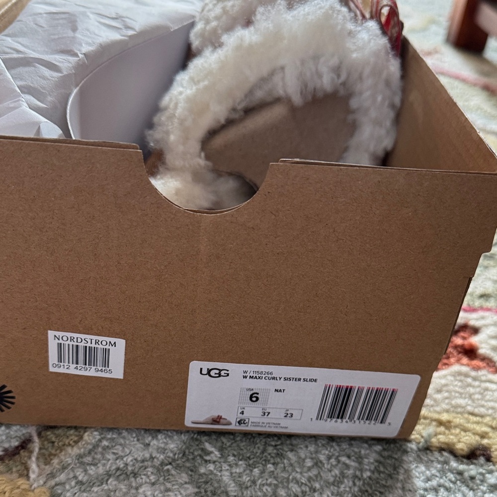 UGG Brand New Cream Slippers with Festive Red Bow - Picture 3 of 3